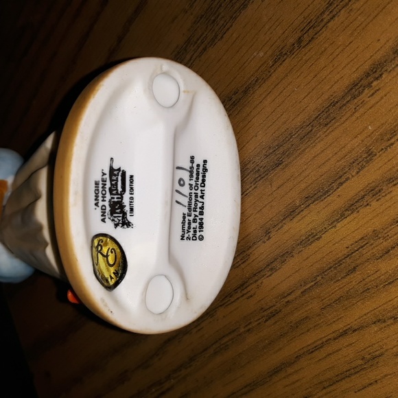 Jan Hagara ANGIE AND HONEY Figurine (SKU MB 7) - Picture 2 of 2